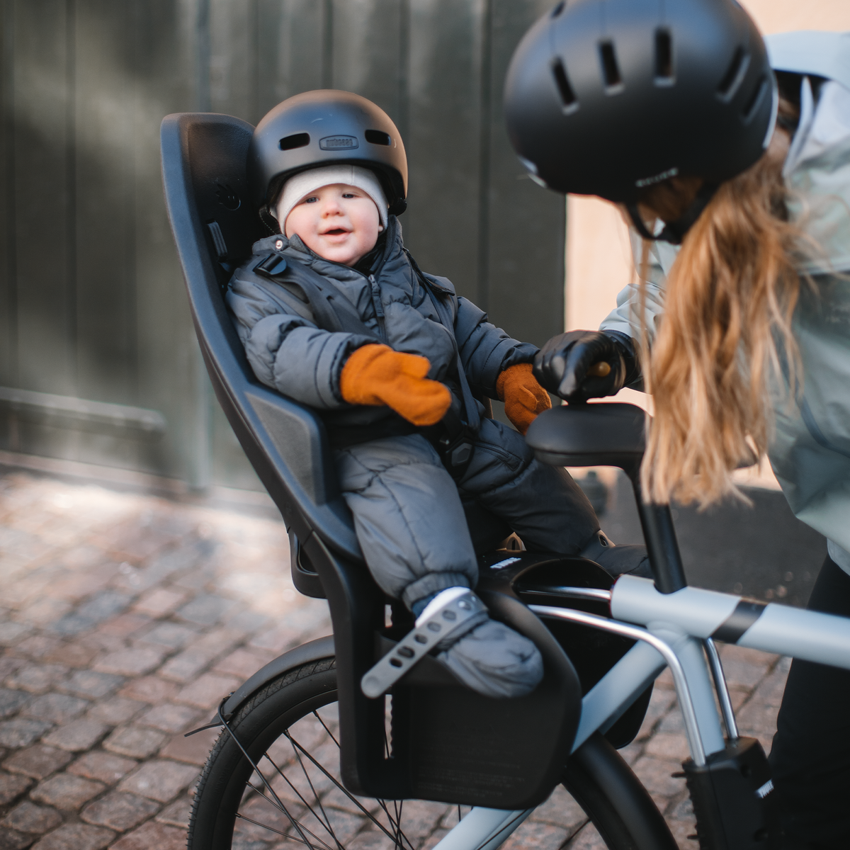 Siège vélo pour enfant Thule Yepp Maxi 2 monté sur cadre 